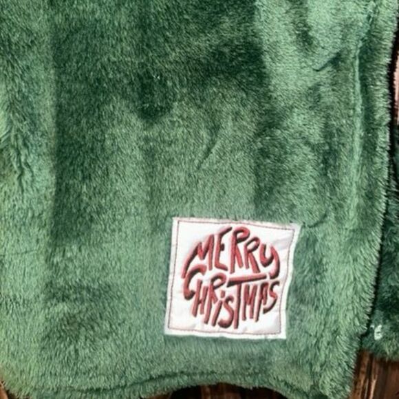 Christmas Green blanket throw fuzzy oversized high pile teddy throw 50 x 70 NWT - Picture 4 of 6